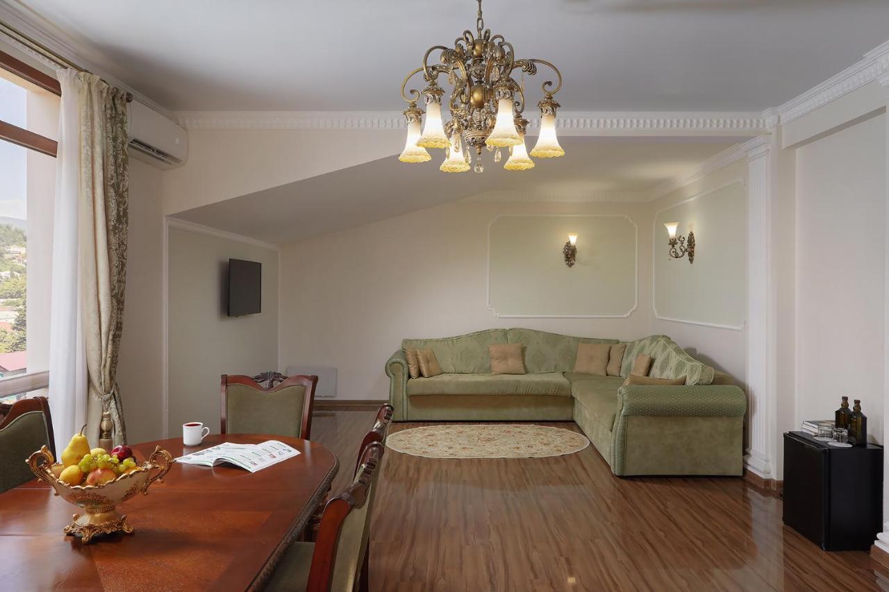 Garuda Boutique Hotel 수쿰 외부 사진