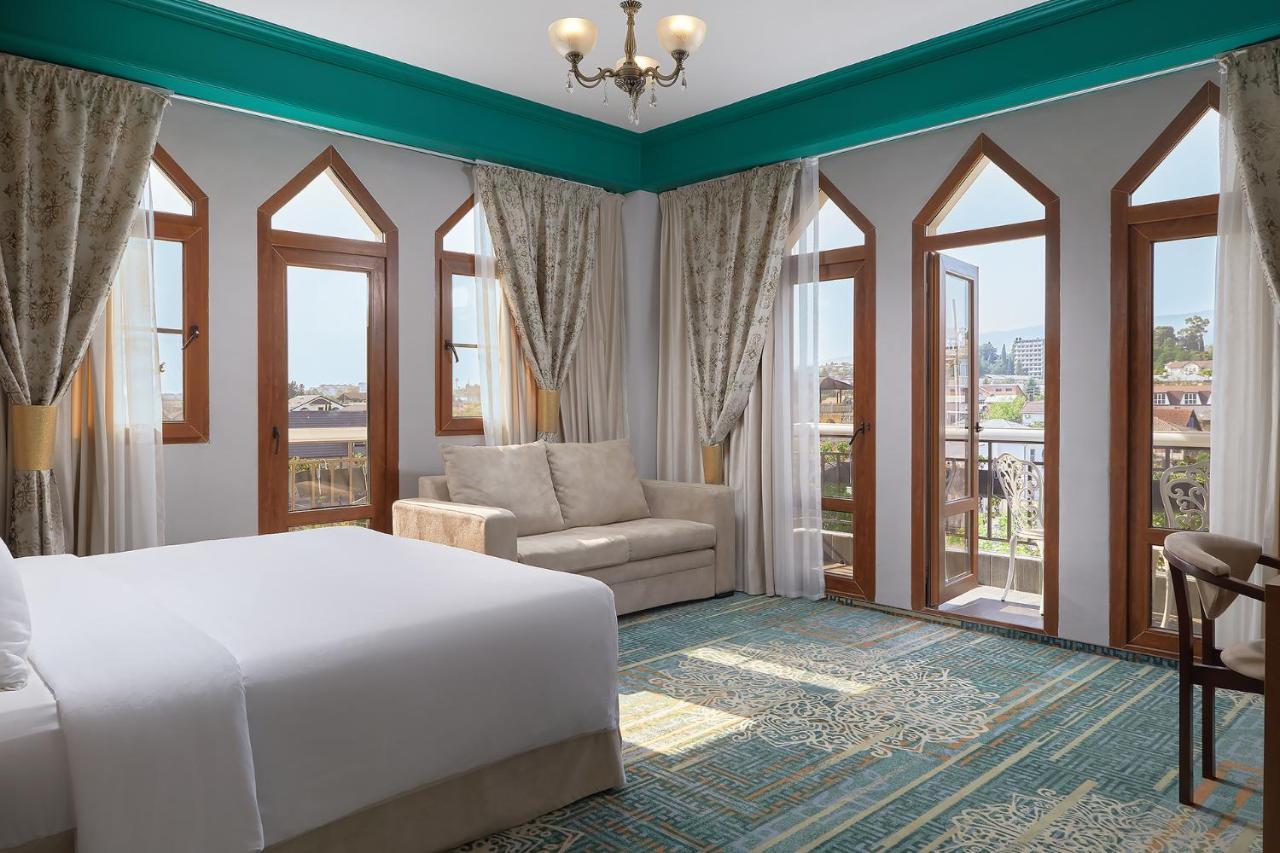 Garuda Boutique Hotel 수쿰 외부 사진